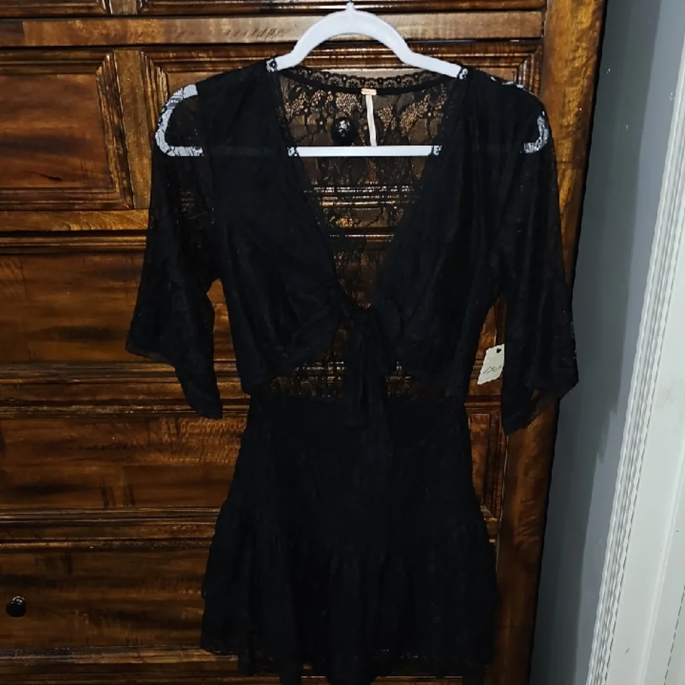 Free People Nwts Black Lace Dress! Sz Small. Stretchy Waist. Dont Miss Out!